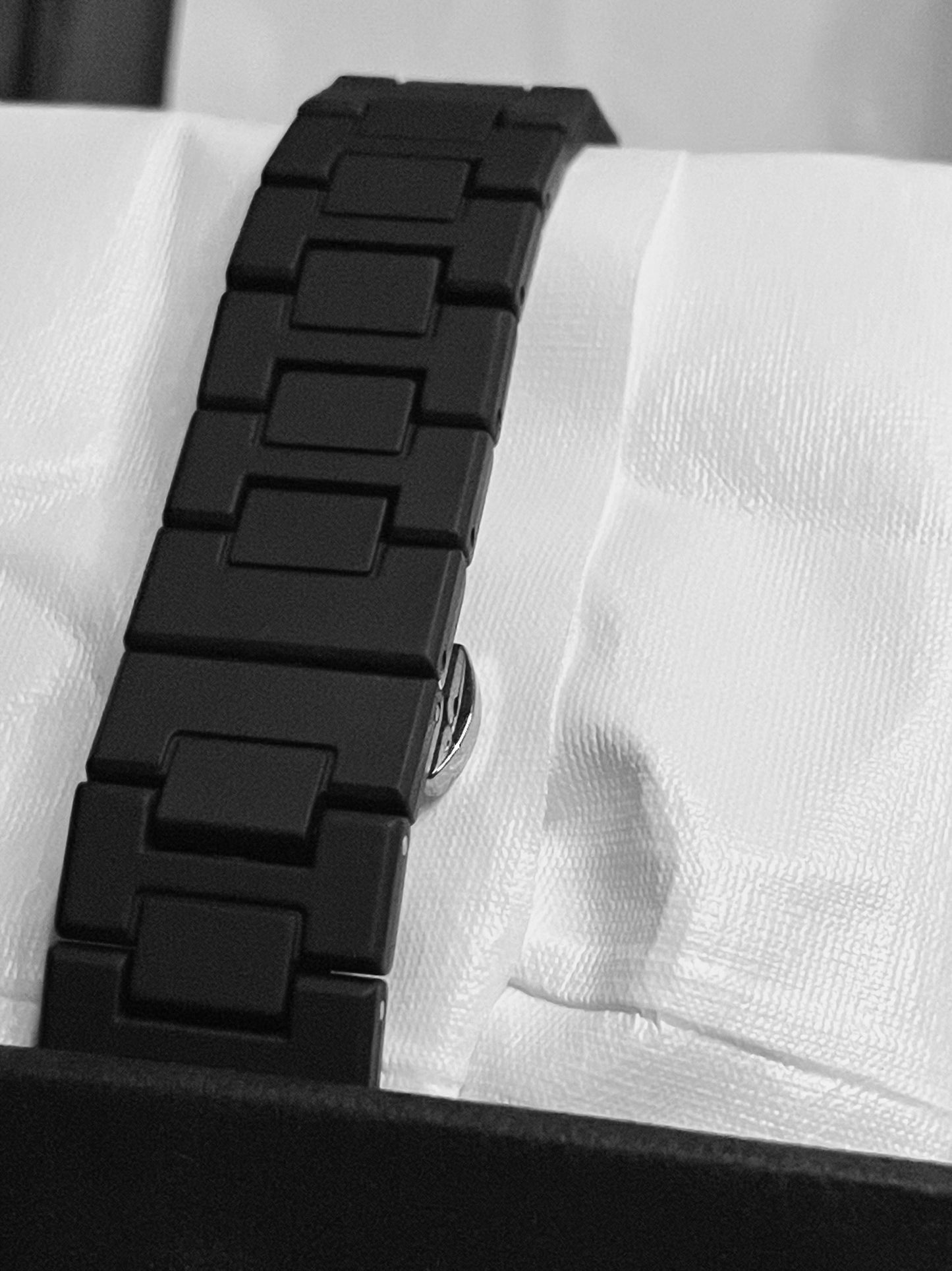 Aura watch 2025 New Arabic Aura Watch Black Modern Creative Design